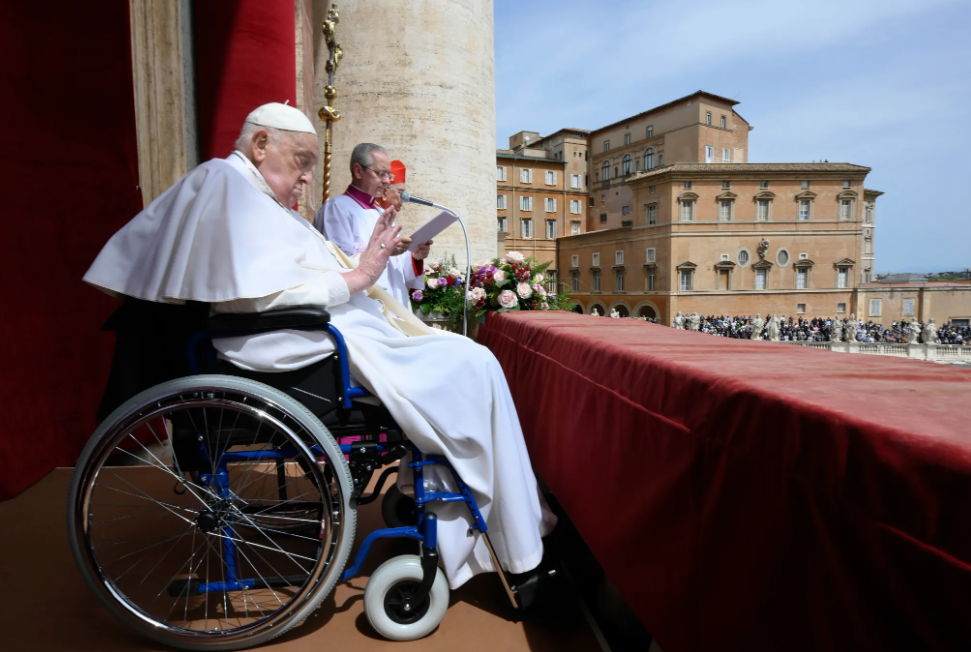 Image of the pope on the balcony of the vatican on Easter sunday - a day before he dies